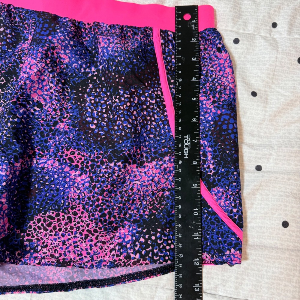 Under Armour HeatGear Womens Large Pink Purple Leopard Print Running Shorts L - Picture 6 of 7